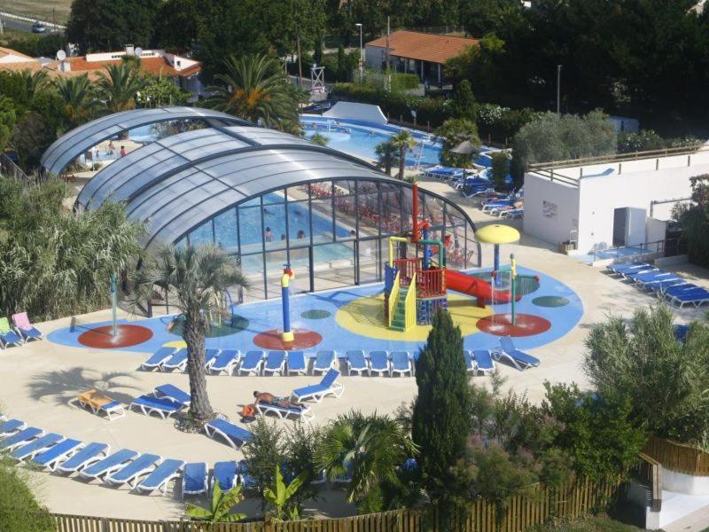 Отель Camping Officiel Siblu Mer Et Soleil Сен-Жорж-д'Олерон Экстерьер фото